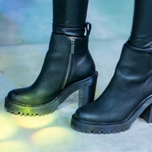 DR. MARTENS Magdalena Heeled Boot - Picture 6 of 6